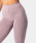 Leggings that accentuate the figure