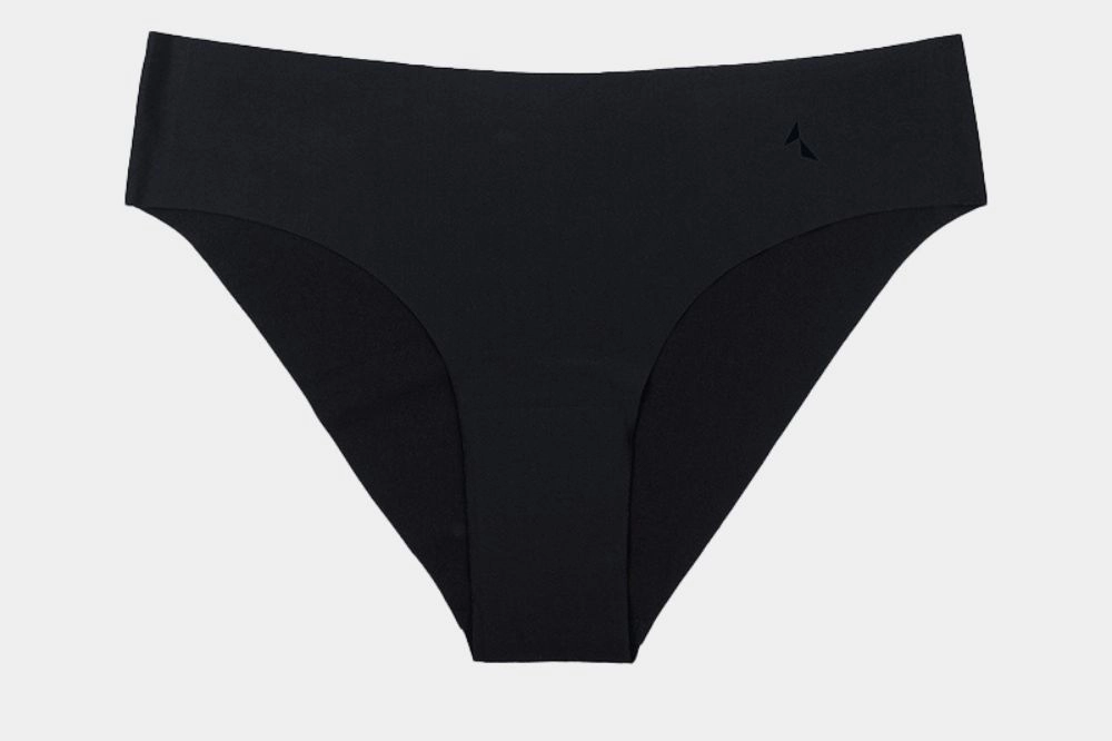 black seamless briefs