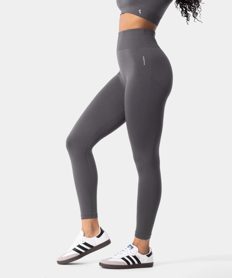 seamless leggings that accentuate the figure