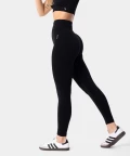 minimalist seamless black leggings