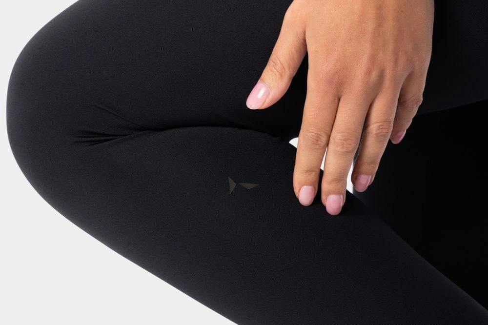 Lumina leggings with a minimalist Carpatree signet