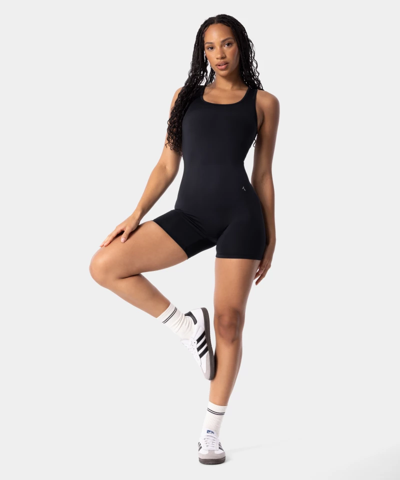 Women's classic sports suit with short legs