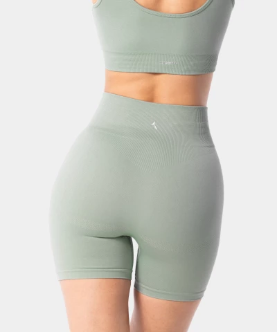 Simply Seamless body-enhancing shorts