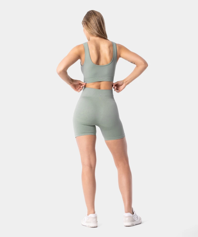 comfortable length seamless shorts