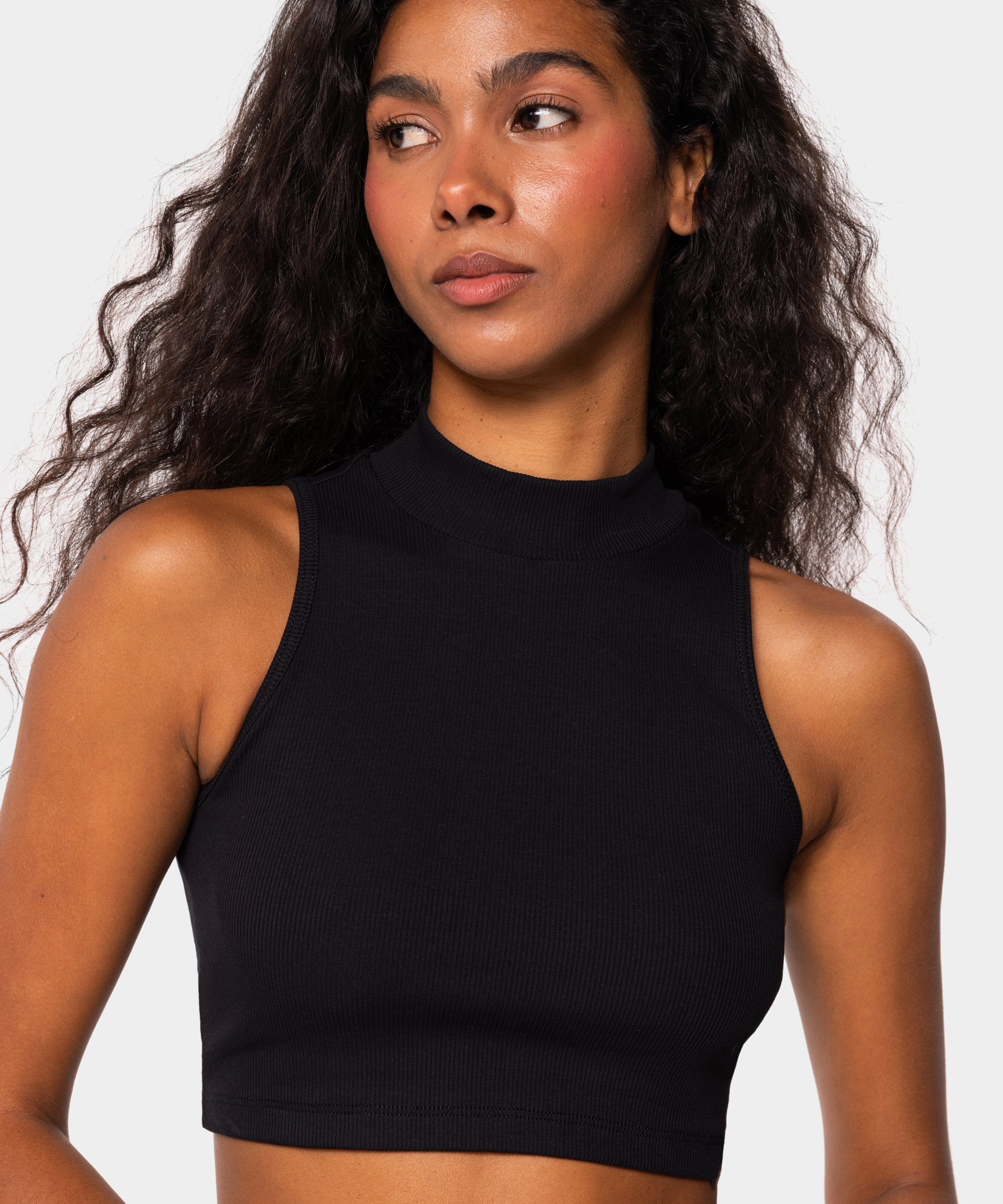 Black ribbed crop top with open back – Carpatree