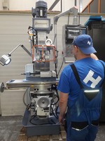 Instalacja frezarki uniwersalnej do metalu serii UWF 80 w