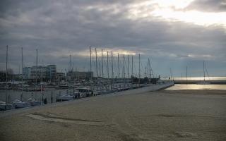 Gdynia plaża miejska - 17-04-2026 05:43