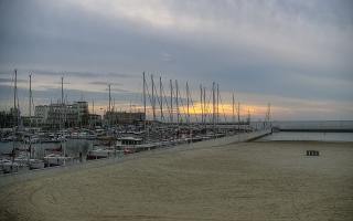 Gdynia plaża miejska - 13-05-2026 04:03