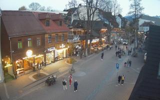 Krupówki Dolne - widok na deptak - 01-11-2025 15:23