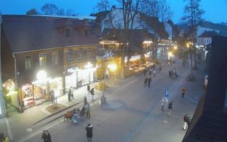 Krupówki Dolne - widok na deptak - 01-11-2025 15:38